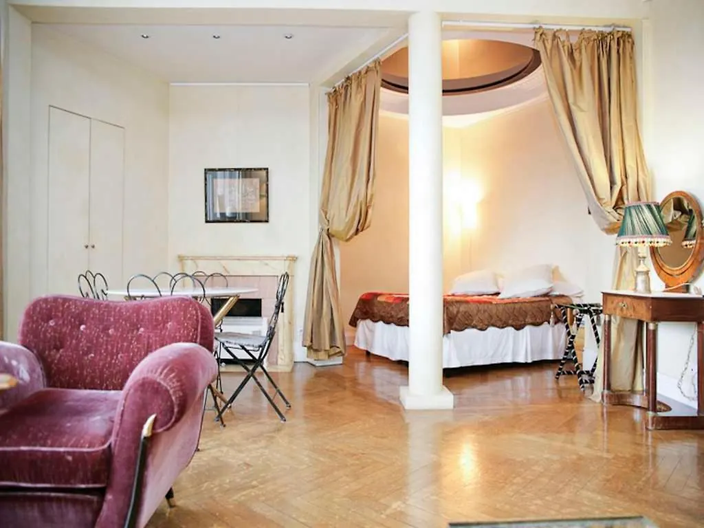 Appartement De Prestige Champs-Elysees Hotel 3*